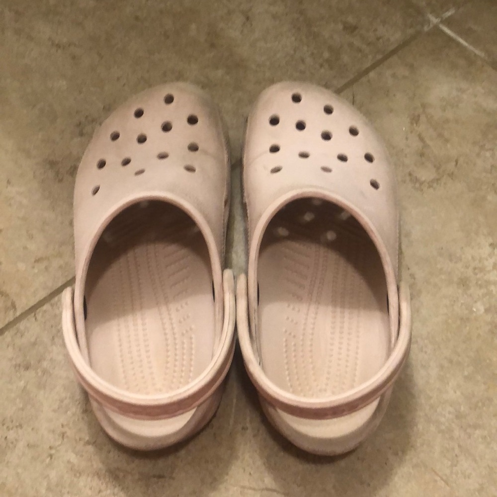 Crocs size 7 in woman